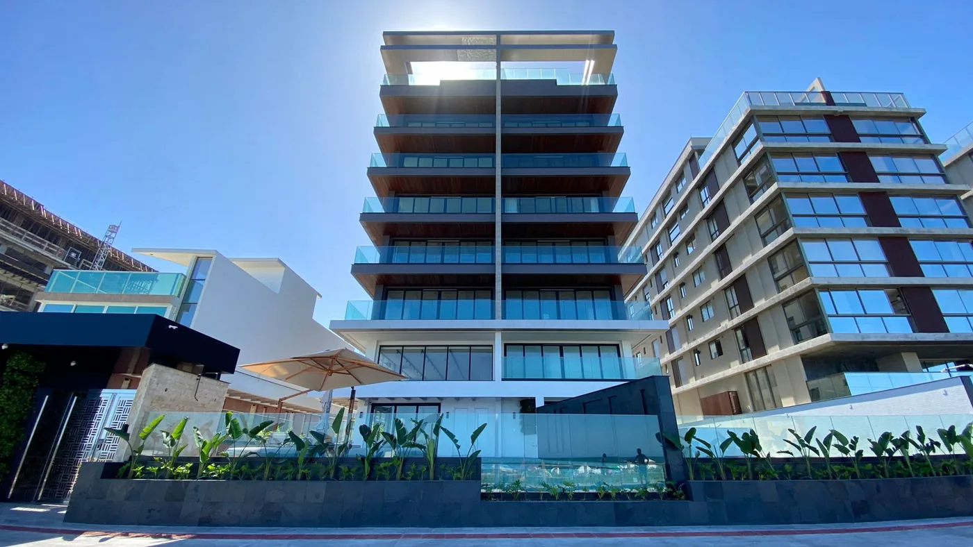 Bay House · fachada do edifício frente mar na Praia Brava