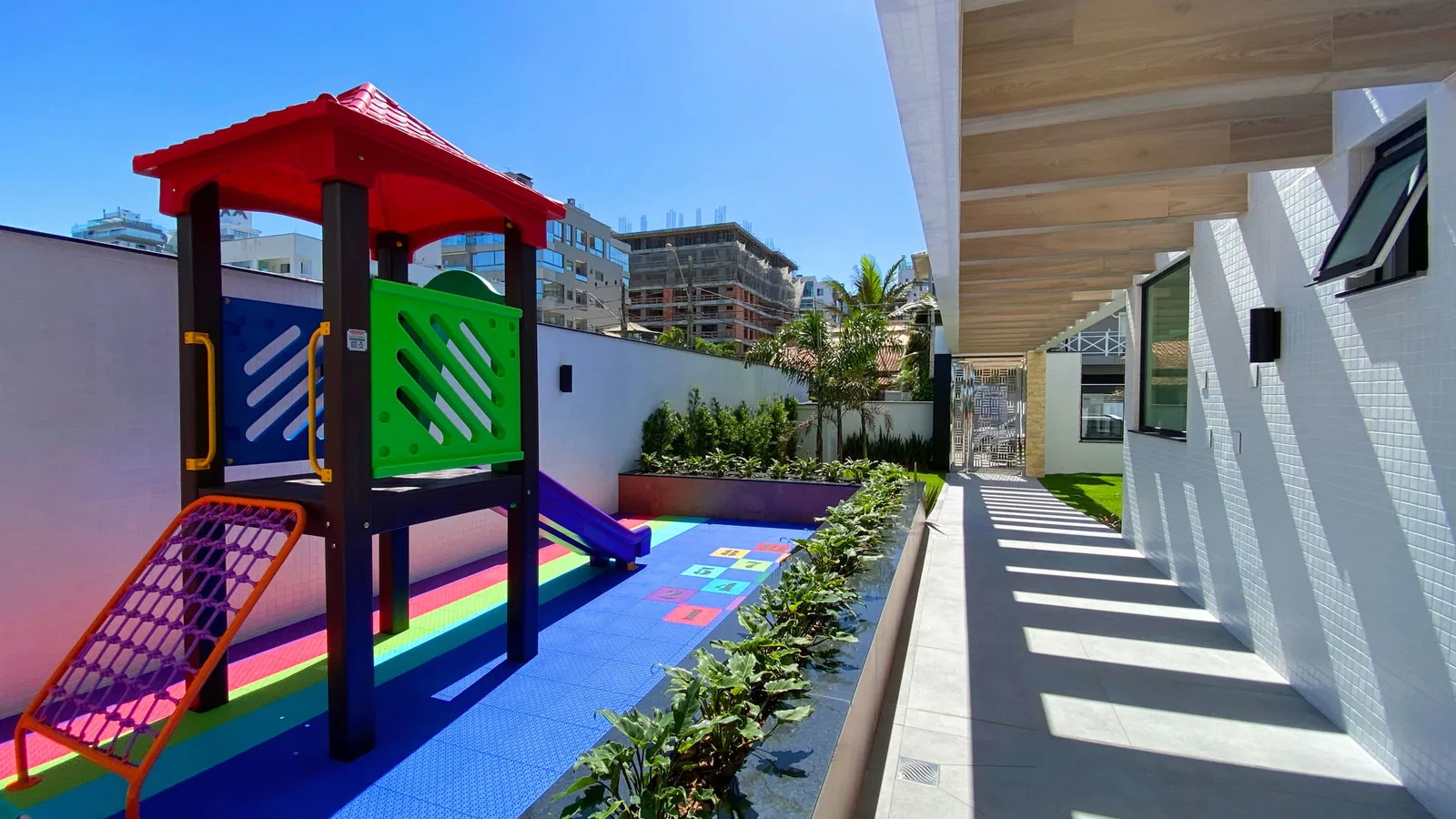 Playground do Bay House, na Praia Brava
