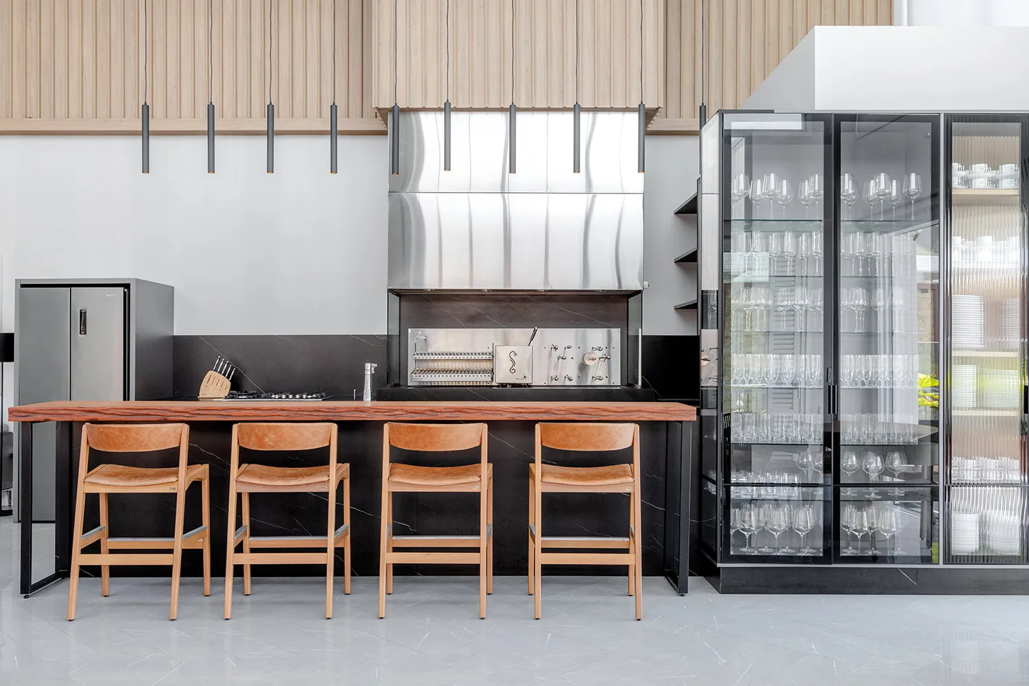 Bay House · cozinha gourmet com bancada alta