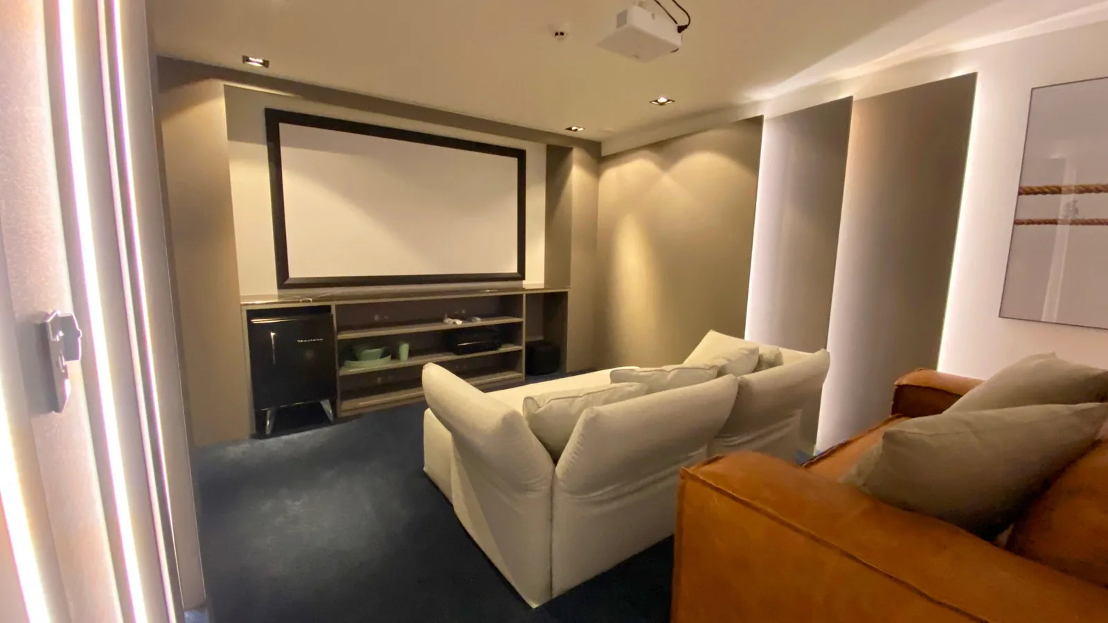 Home theater do Bay House na Praia Brava