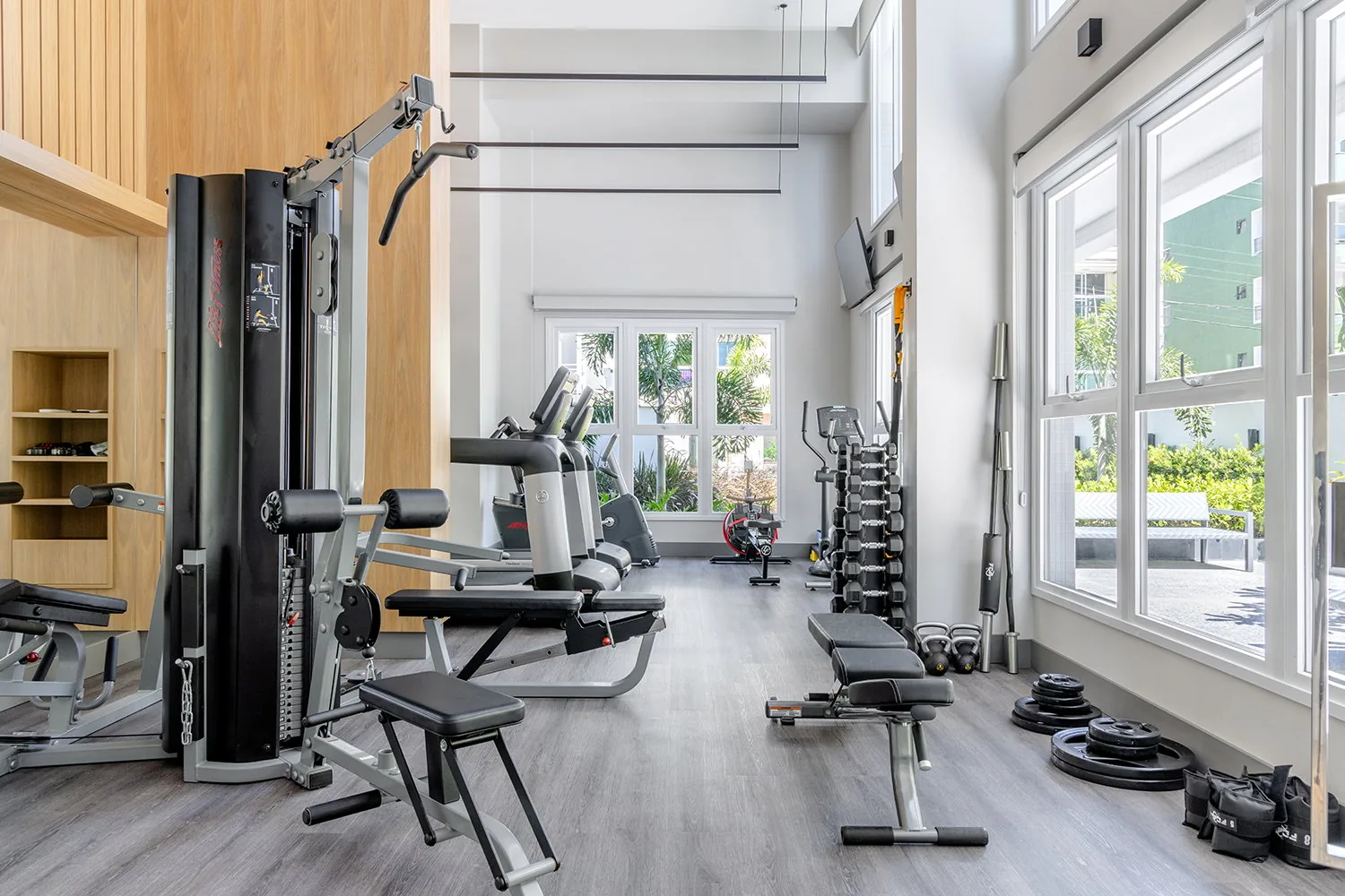 Espaço fitness equipado do Bay House