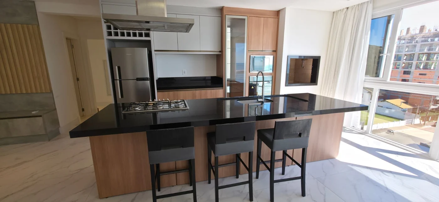 Cozinha do Brava Prime, com ilha, cooktop e coifa