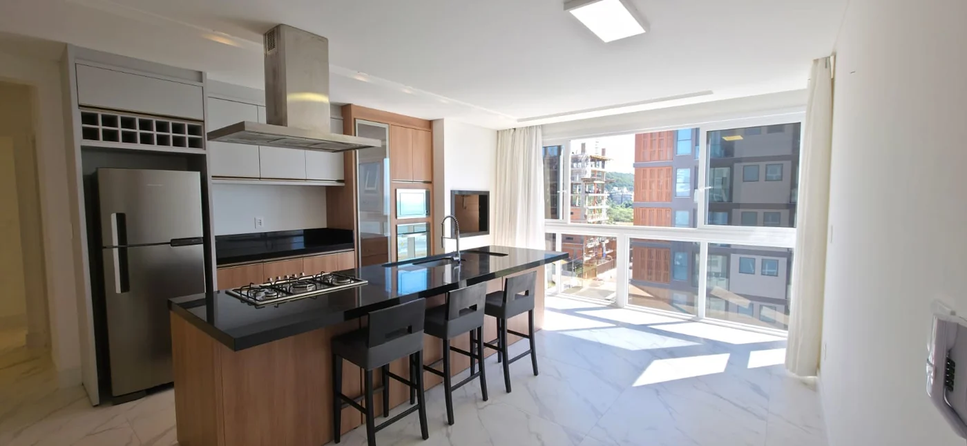 Cozinha e espaço de jantar do apartamento do Brava Prime