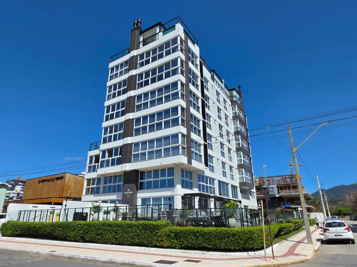 Brava Prime Residence, Praia Brava, Itajaí: fachada do edifício de oito pavimentos na Av. José Medeiros Vieira