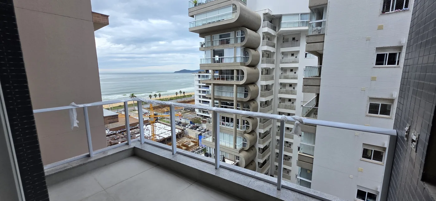 Vista lateral para a orla da Praia Brava