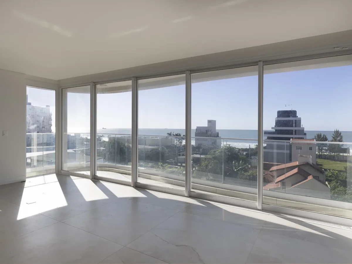 Le Blanc Brava Résidence, Praia Brava, Itajaí: living com vista para o mar
