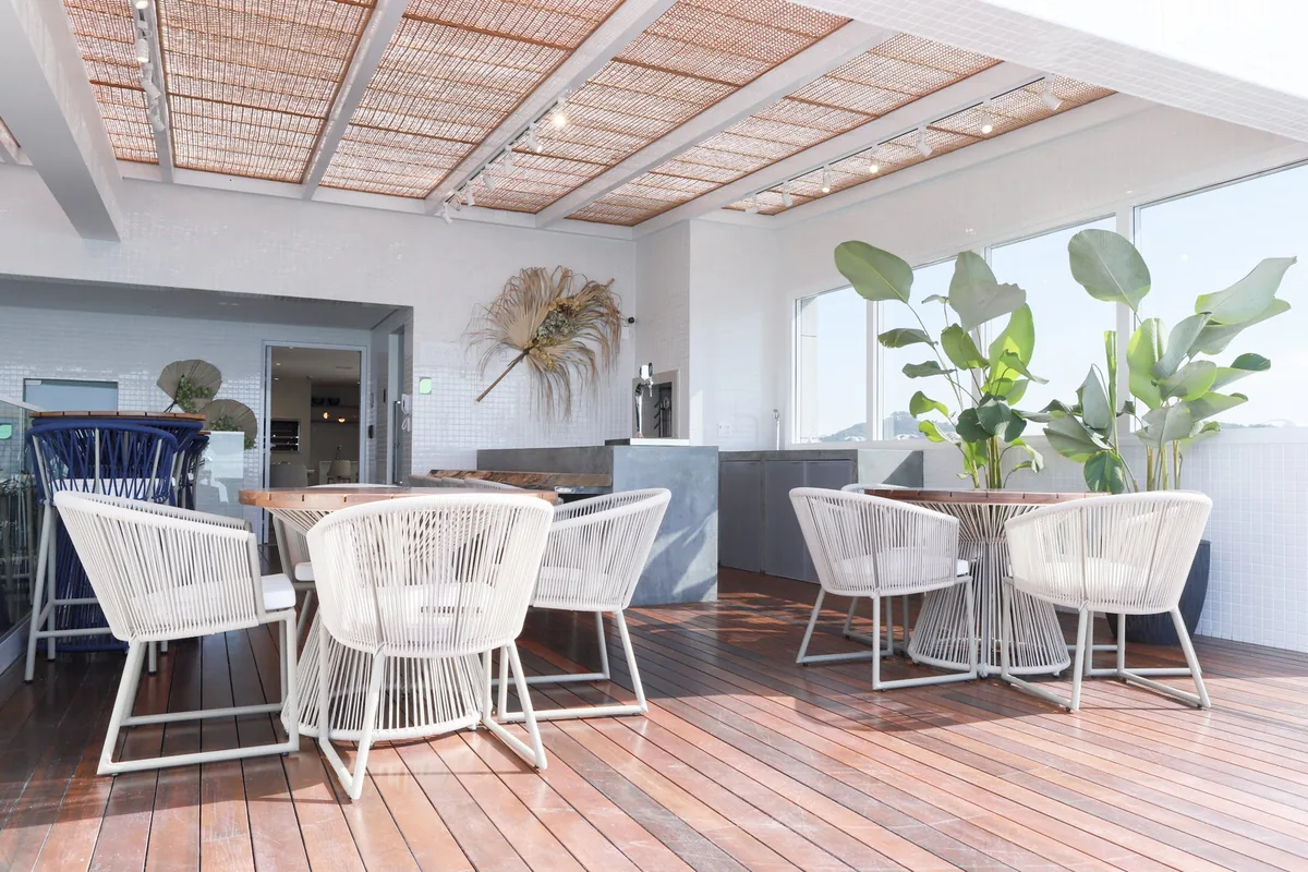Le Blanc: lounge externo com pergolado