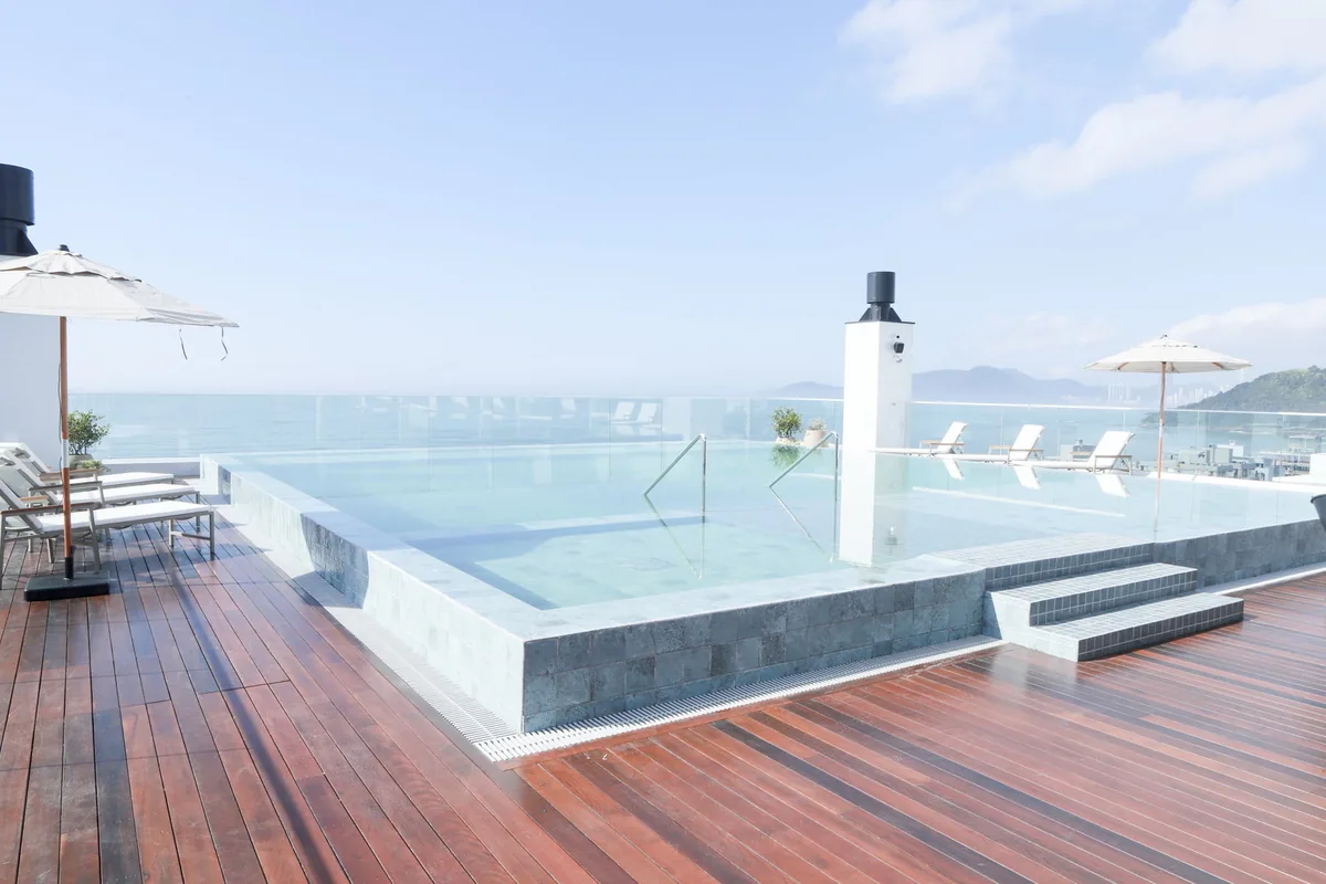 Le Blanc: piscina e solário no rooftop