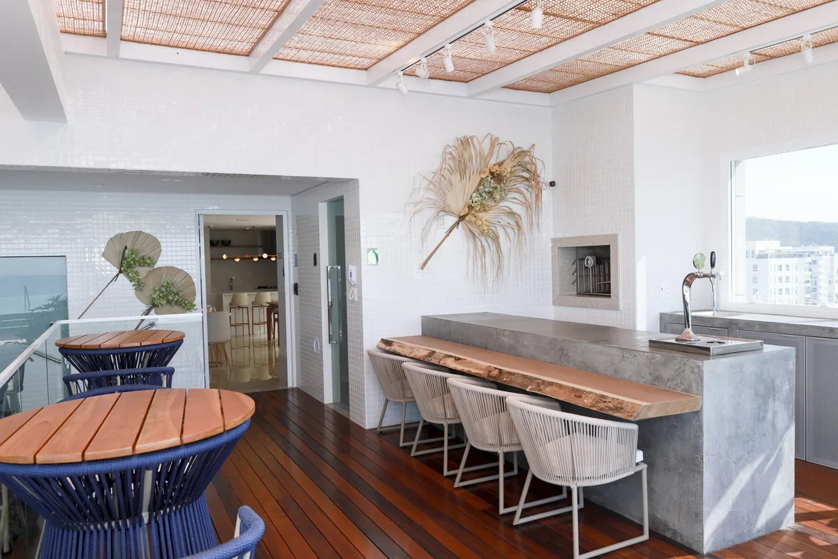 Le Blanc: pool bar com churrasqueira