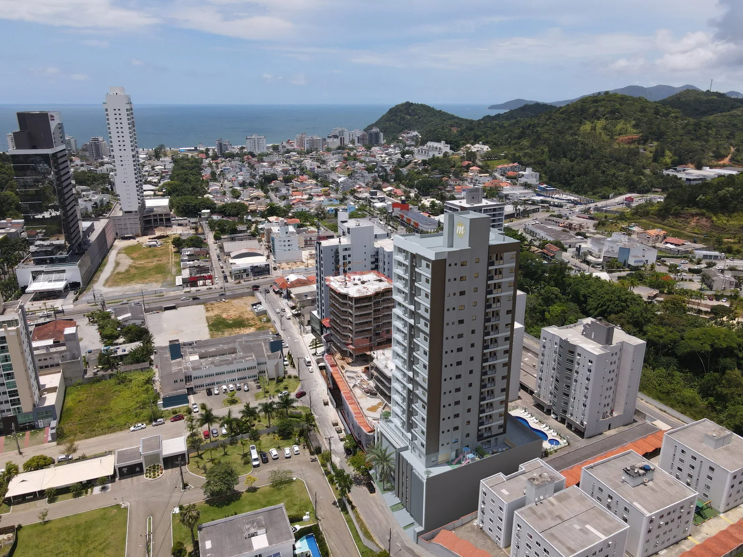Manu Bay · vista aérea do bairro com o edifício