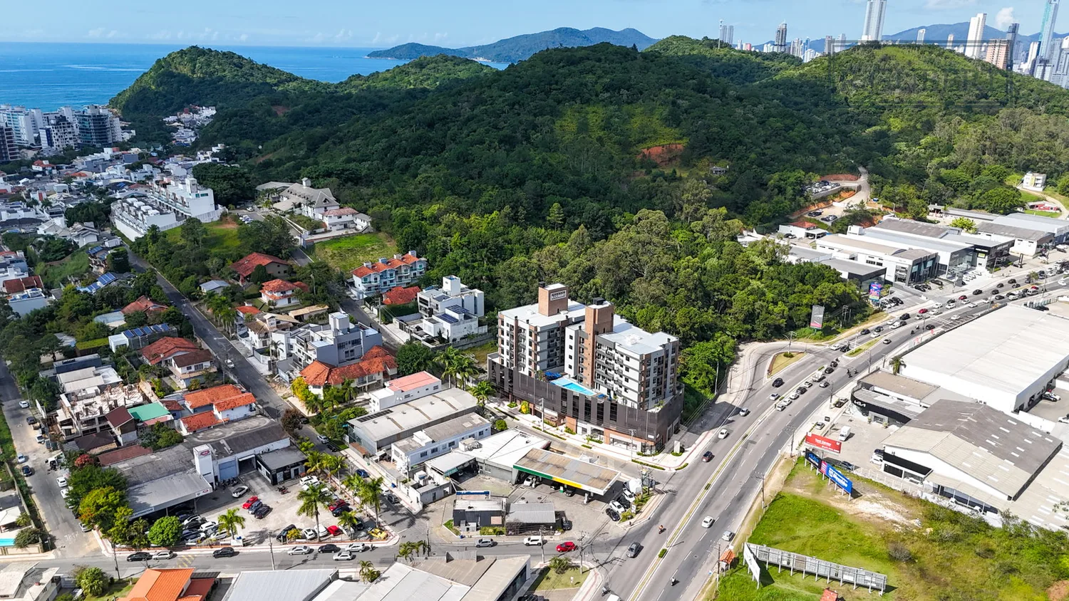Portal da Brava · o empreendimento e o entorno da Praia Brava