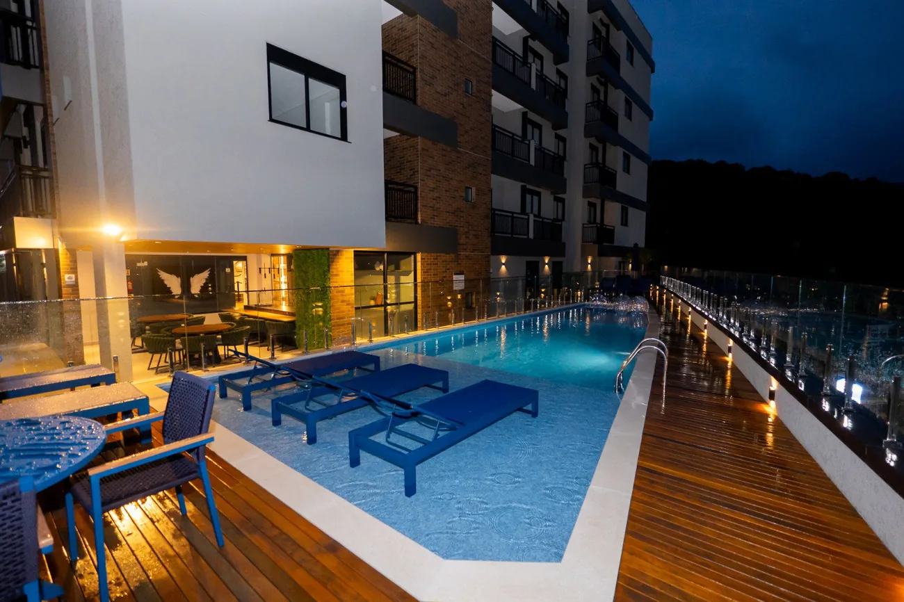 Portal da Brava · piscina da área de lazer