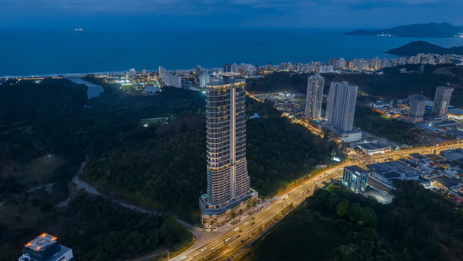 Raro Brava · a torre iluminada à noite, com a Praia Brava ao fundo