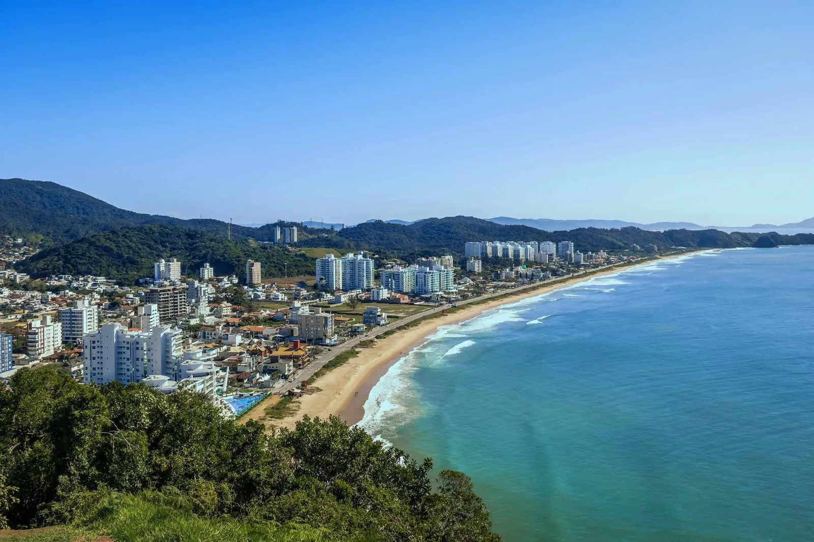 SENSE · vista aérea da enseada da Praia Brava, em Itajaí