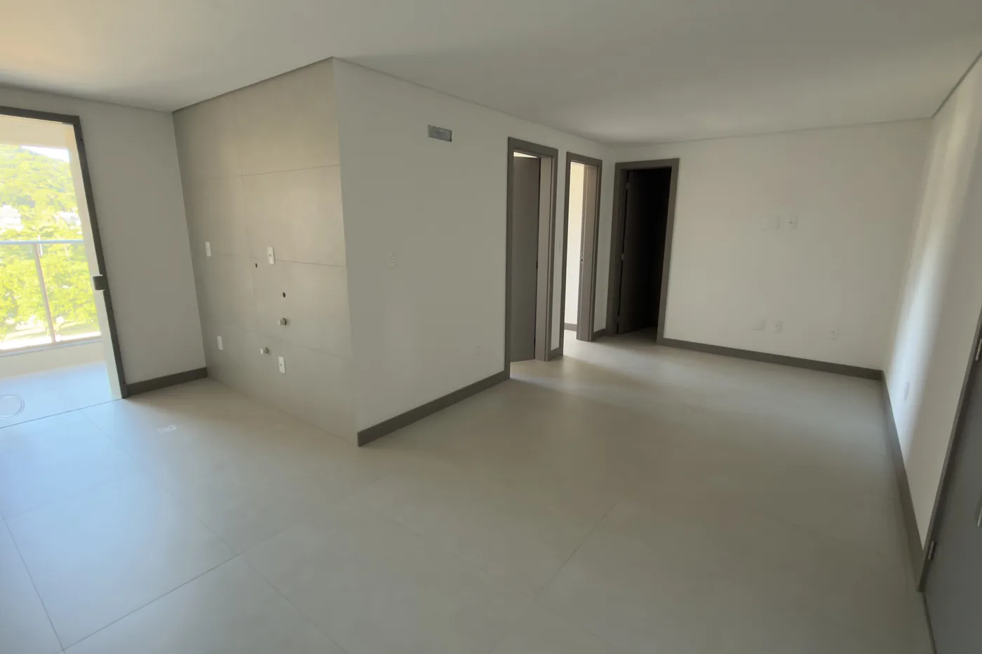 Living do apartamento de 55,53 m² do Soul Brava Club, na Praia Brava