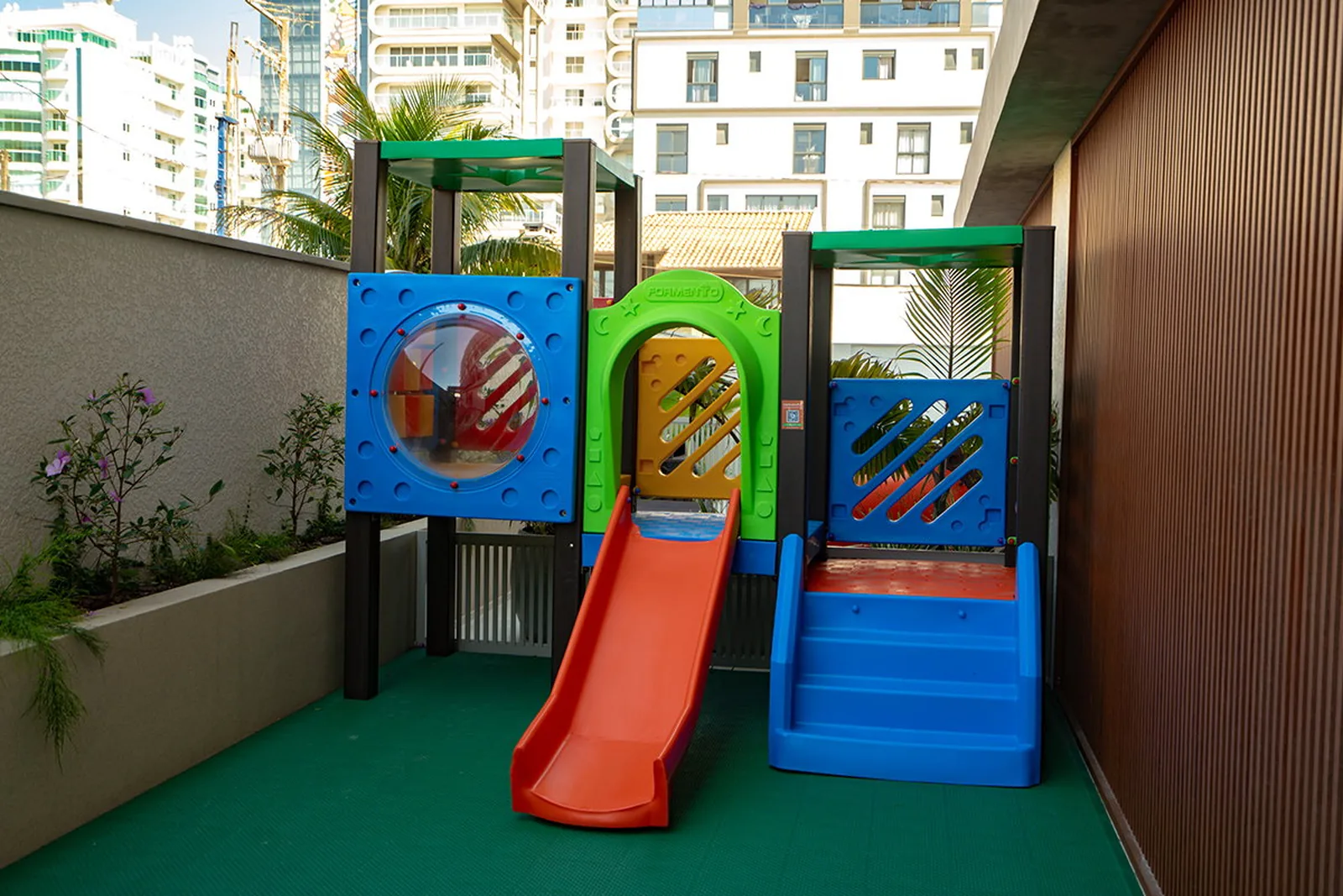 Tirreno: playground na área externa